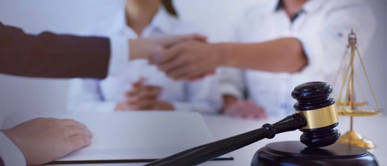 Read more about the article Sprzedaż nieruchomości nabytej w drodze aktu poświadczenia dziedziczenia, a nie testamentu