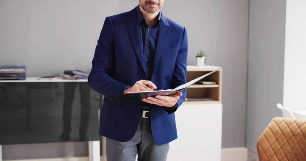 Czy rzeczoznawca majątkowy może pomóc w zgromadzeniu niezbędnych dokumentów?